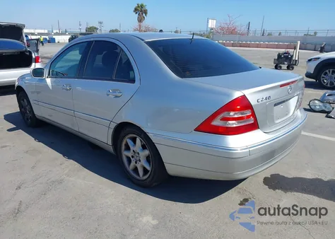 2002 Mercedes-Benz C 240 z USA, uszkodzony, nr VIN WDBRF61J22E003695